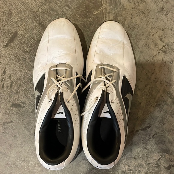 Men’s Nike Golf cleats - Picture 2 of 3